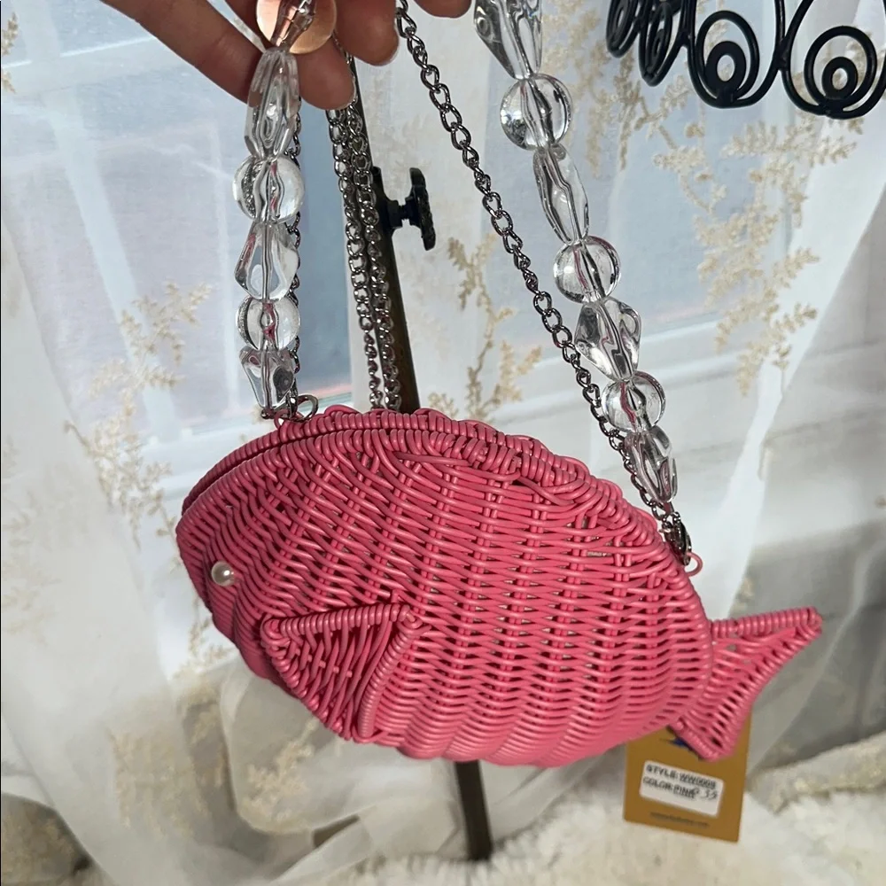 Tommy Bahamas pink wicker crossbody bag with clear beaded handle - Picture 4 of 5
